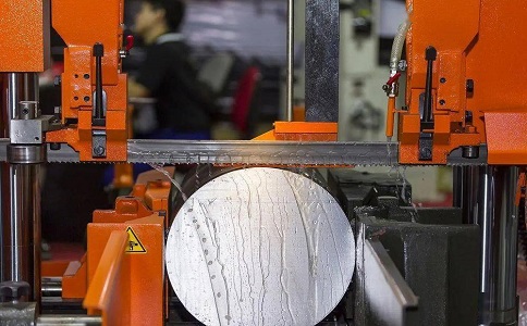 龙南立式金属带锯床切削出现跑带故障解决方法！